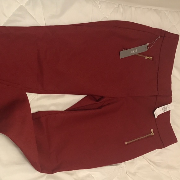 New with tags! LOFT Julie Skinny Ankle in dark red - Picture 1 of 3